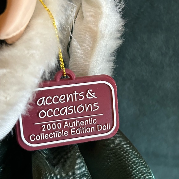 👀 HUGE SALE ACCENTS OCCASIONS 2000 AUTHENTIC COLLECTIBLE EDITION PORCELAIN DOLL - Picture 3 of 9